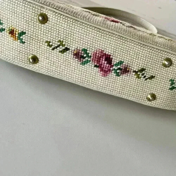 🌟Host Pick 🌟 Vintage 1950s  Floral Needlepoint Handbag - Picture 3 of 8